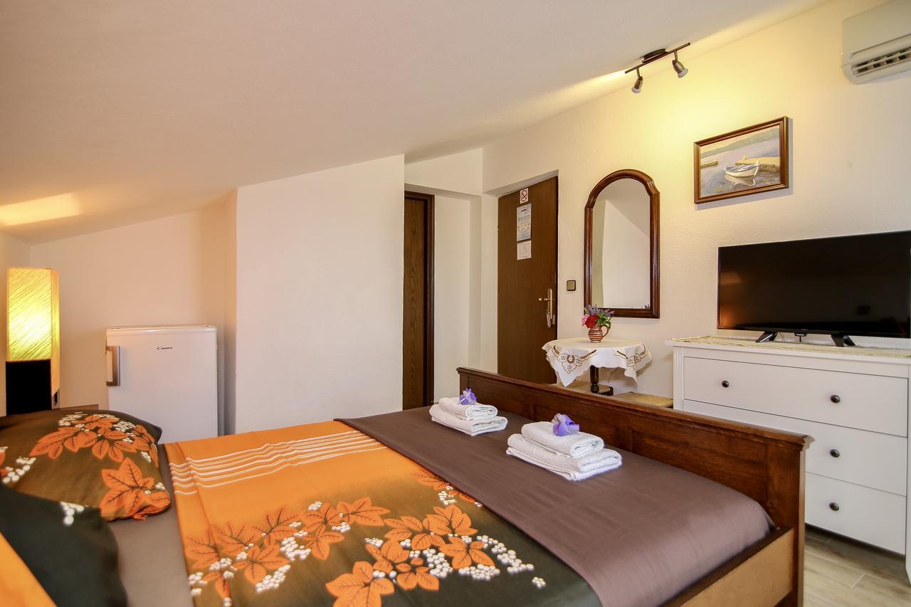 Guest House Adria Sveti Filip i Jakov Extérieur photo