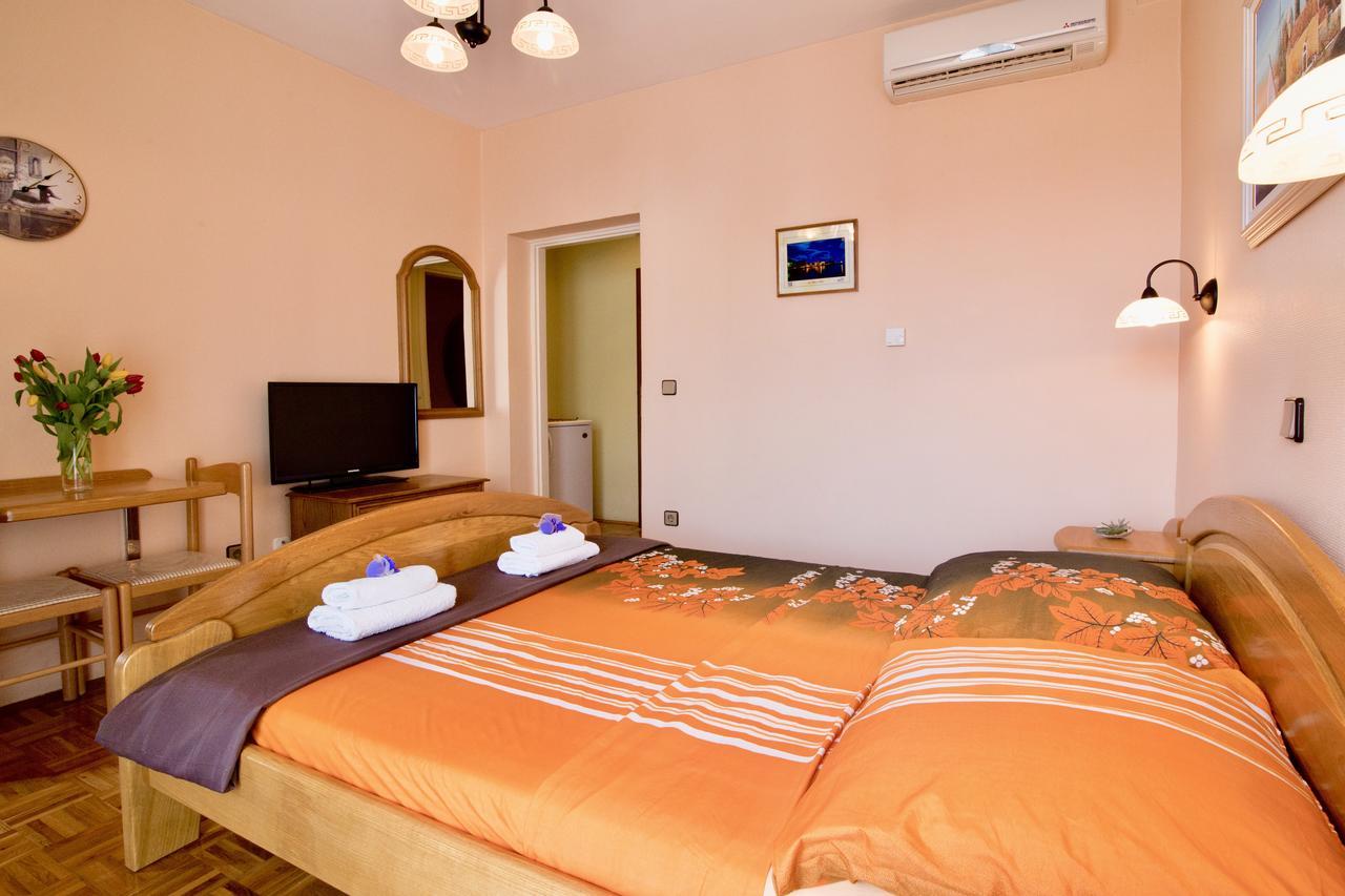 Guest House Adria Sveti Filip i Jakov Extérieur photo