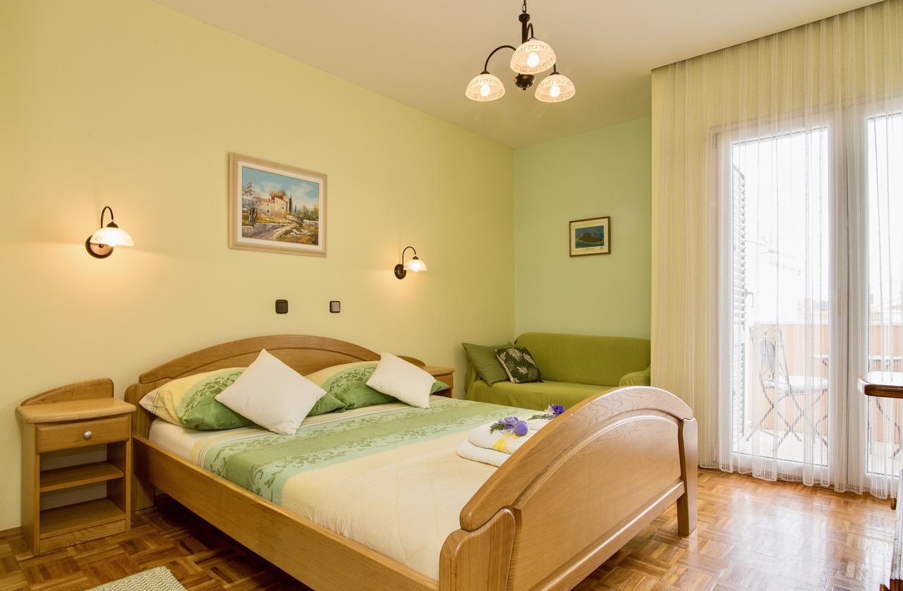 Guest House Adria Sveti Filip i Jakov Extérieur photo