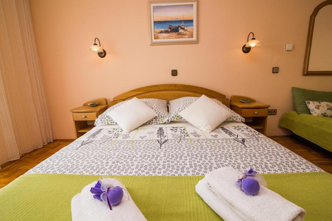 Guest House Adria Sveti Filip i Jakov Extérieur photo