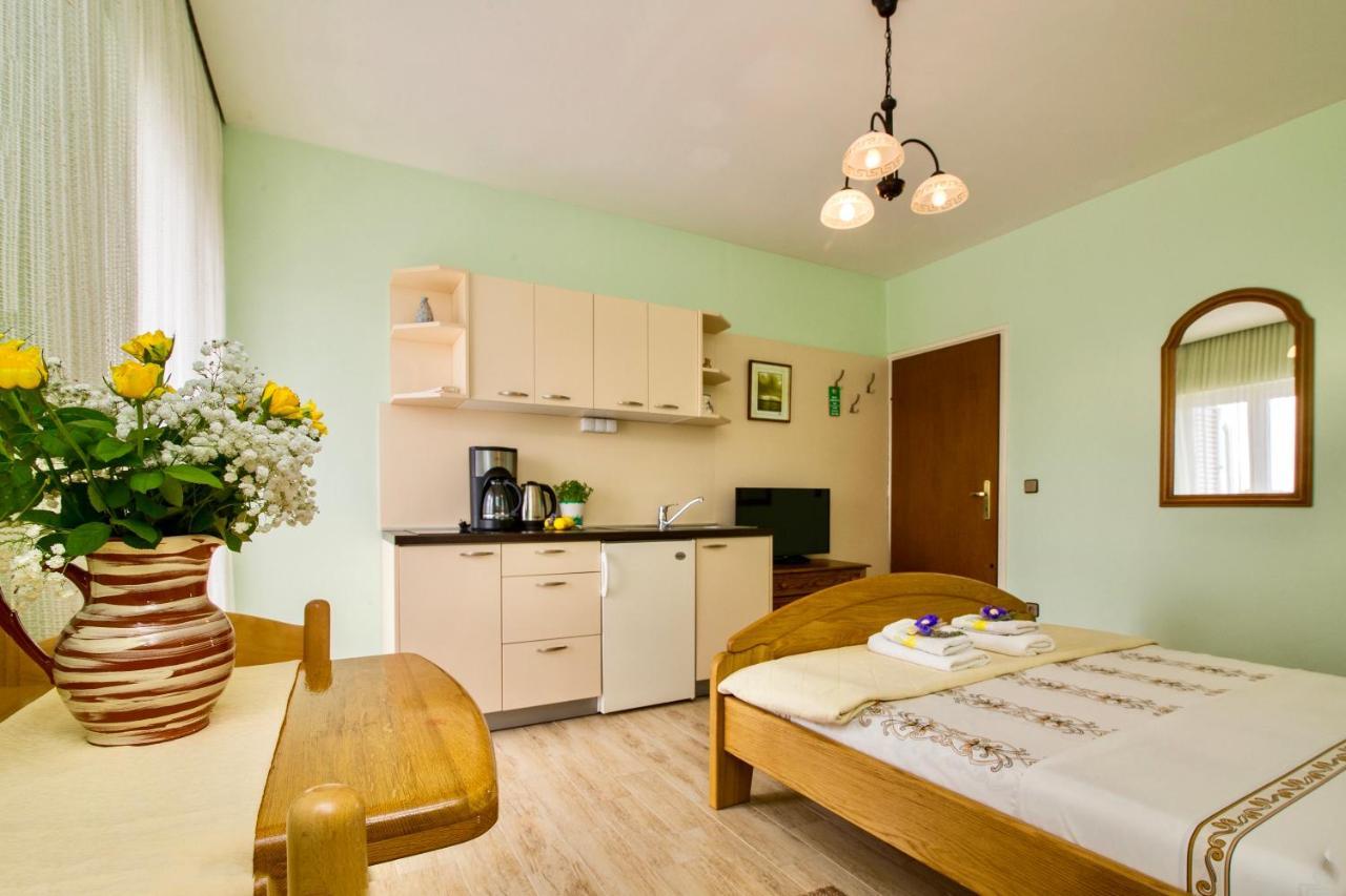 Guest House Adria Sveti Filip i Jakov Extérieur photo