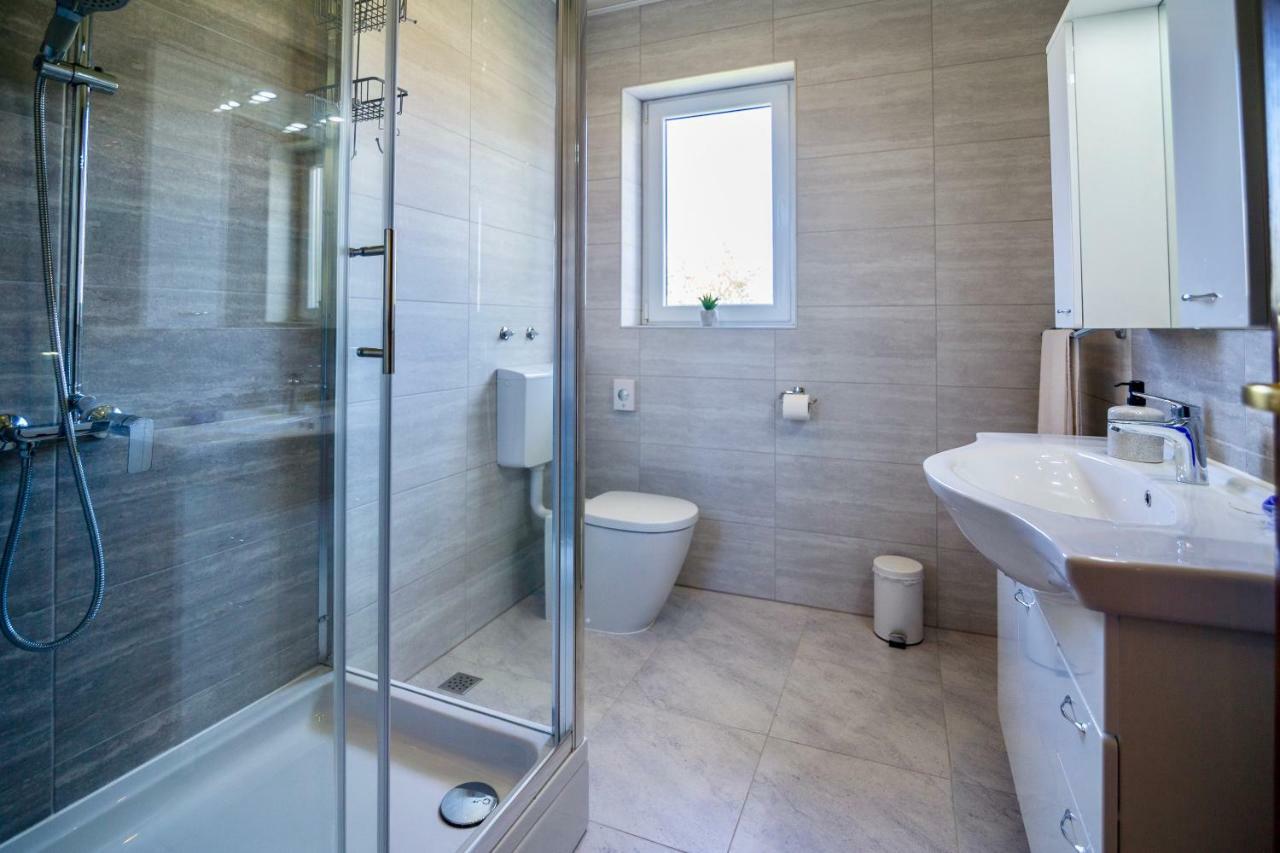 Guest House Adria Sveti Filip i Jakov Extérieur photo